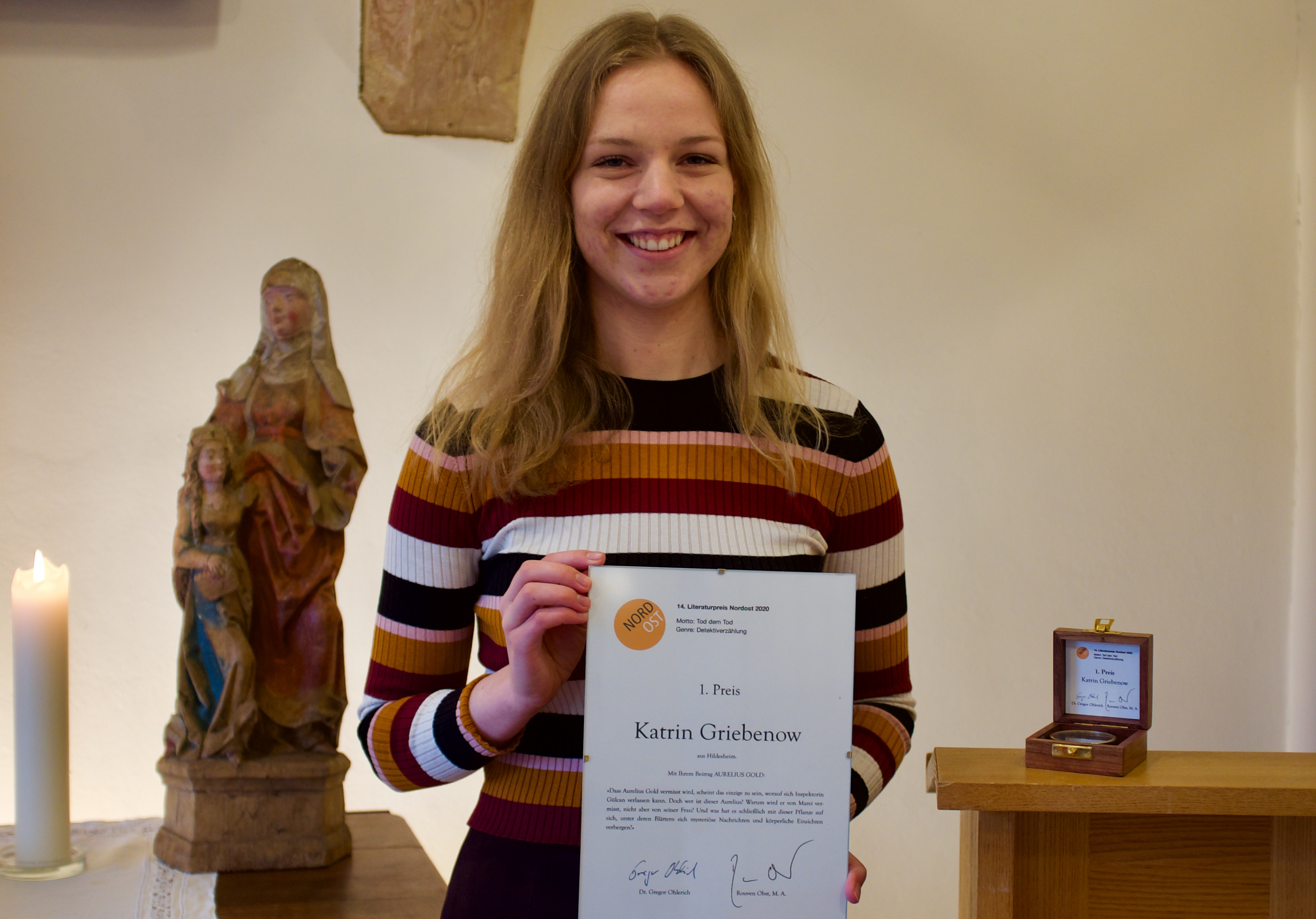 Katrin Griebenow mit Urkunde 1. Platz – 14. Literaturpreis NORDOST